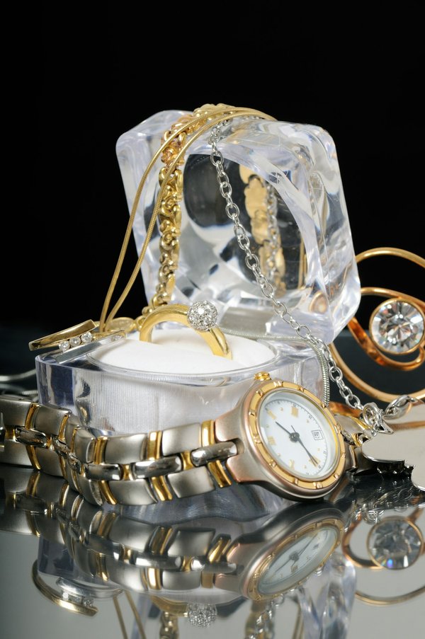 Bijoux tendance pour l'été : l'univers de pearlora jewerly